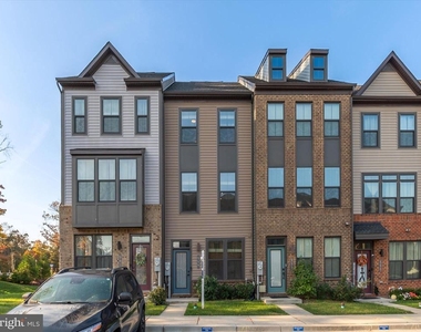 559 Levanna Lane - Photo Thumbnail 1
