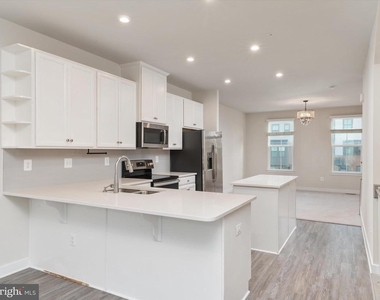 559 Levanna Lane - Photo Thumbnail 12
