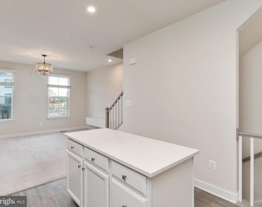 559 Levanna Lane - Photo Thumbnail 13