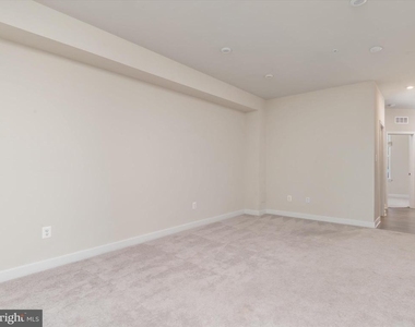 559 Levanna Lane - Photo Thumbnail 9