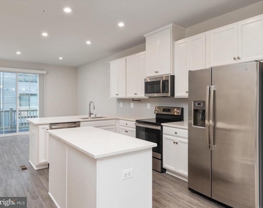 559 Levanna Lane - Photo Thumbnail 11