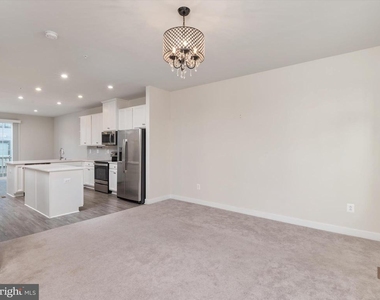 559 Levanna Lane - Photo Thumbnail 21