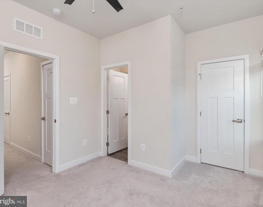 559 Levanna Lane - Photo Thumbnail 33