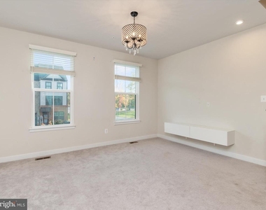559 Levanna Lane - Photo Thumbnail 22