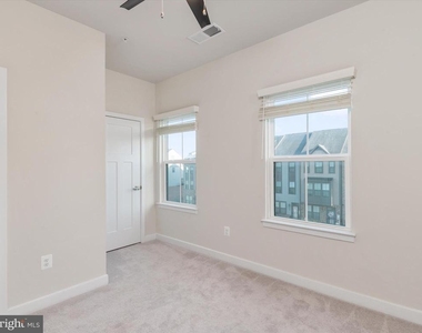 559 Levanna Lane - Photo Thumbnail 32