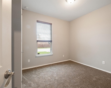 12401 Franklin D Roosevelt St - Photo Thumbnail 21