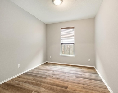12401 Franklin D Roosevelt St - Photo Thumbnail 28
