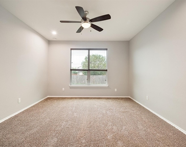 12401 Franklin D Roosevelt St - Photo Thumbnail 17