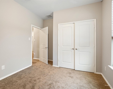 12401 Franklin D Roosevelt St - Photo Thumbnail 22