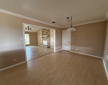 5850 Dacy Ln - Photo Thumbnail 4