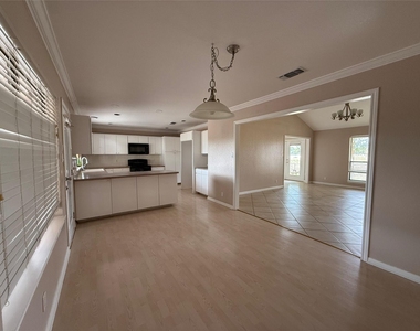 5850 Dacy Ln - Photo Thumbnail 3