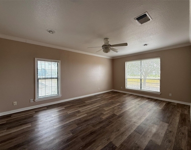 5850 Dacy Ln - Photo Thumbnail 10