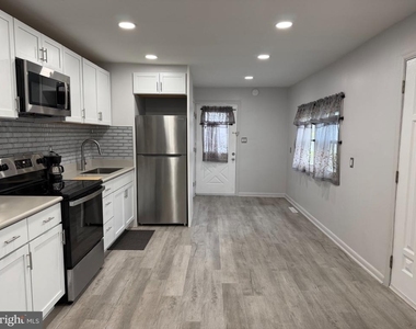 10 W Burton Avenue - Photo Thumbnail 3
