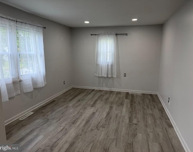 10 W Burton Avenue - Photo Thumbnail 5
