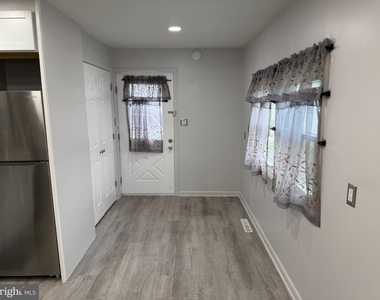 10 W Burton Avenue - Photo Thumbnail 4