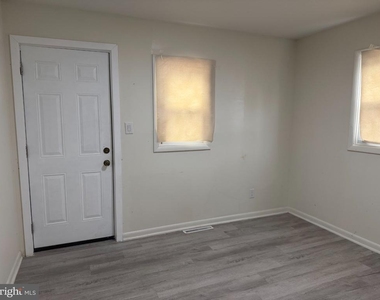 10 W Burton Avenue - Photo Thumbnail 8