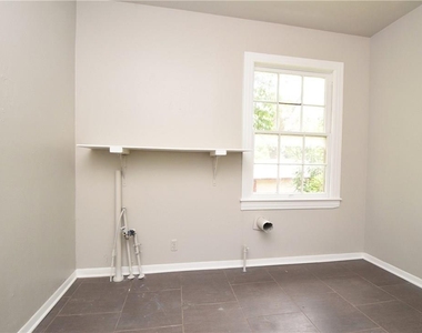3701 Werner Ave - Photo Thumbnail 6