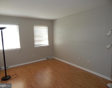 324 Stone Brook Place - Photo Thumbnail 17