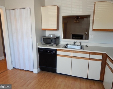 324 Stone Brook Place - Photo Thumbnail 8