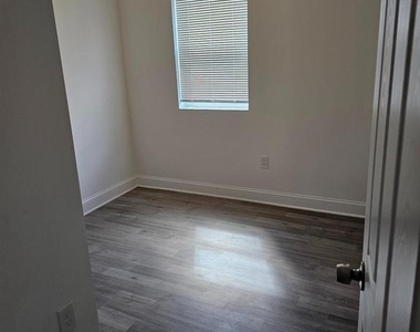 3929 4th Street Se - Photo Thumbnail 6