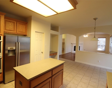 806 Zappa Dr - Photo Thumbnail 11
