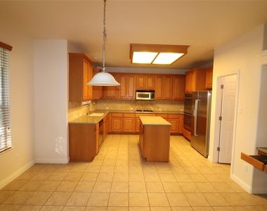 806 Zappa Dr - Photo Thumbnail 17