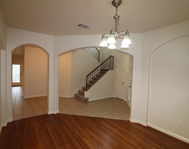806 Zappa Dr - Photo Thumbnail 19