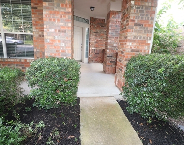 806 Zappa Dr - Photo Thumbnail 1
