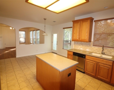 806 Zappa Dr - Photo Thumbnail 16