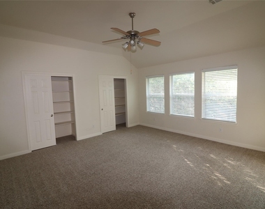 806 Zappa Dr - Photo Thumbnail 10