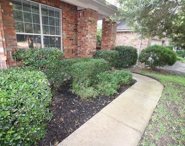 806 Zappa Dr - Photo Thumbnail 2
