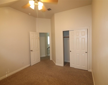 806 Zappa Dr - Photo Thumbnail 6