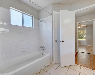 12601 Europa Ln - Photo Thumbnail 17