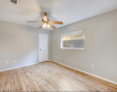 12601 Europa Ln - Photo Thumbnail 22