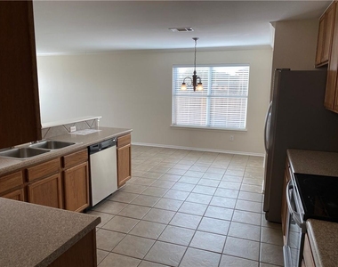 804 Sherry Dr - Photo Thumbnail 5