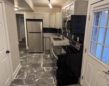506 Hanover St - Photo Thumbnail 6