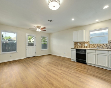 1531 Parkfield Cir - Photo Thumbnail 6