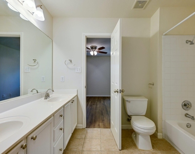 1531 Parkfield Cir - Photo Thumbnail 15