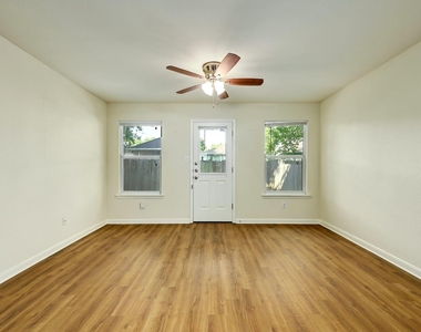 1531 Parkfield Cir - Photo Thumbnail 2