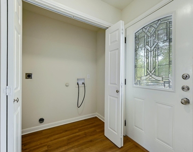 1531 Parkfield Cir - Photo Thumbnail 9