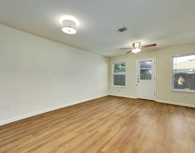 1531 Parkfield Cir - Photo Thumbnail 3