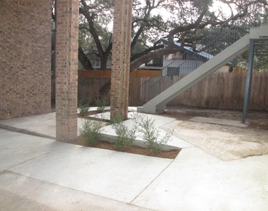 513 South Park Dr - Photo Thumbnail 2