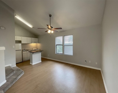 513 South Park Dr - Photo Thumbnail 6