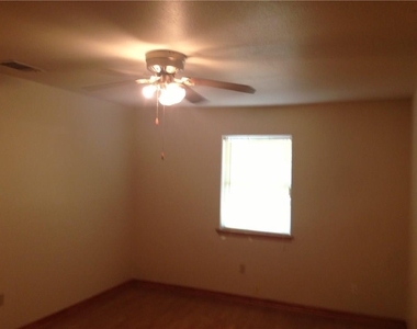 1704 Tillery St - Photo Thumbnail 5