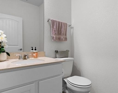 6320 Wagon Spring St - Photo Thumbnail 15