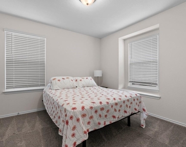 6320 Wagon Spring St - Photo Thumbnail 23
