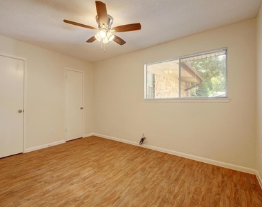 8516 Hathaway Dr - Photo Thumbnail 11