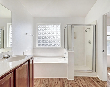 1305 Four Cabin Ct - Photo Thumbnail 27