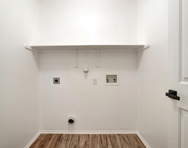 1305 Four Cabin Ct - Photo Thumbnail 36