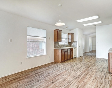 1305 Four Cabin Ct - Photo Thumbnail 15